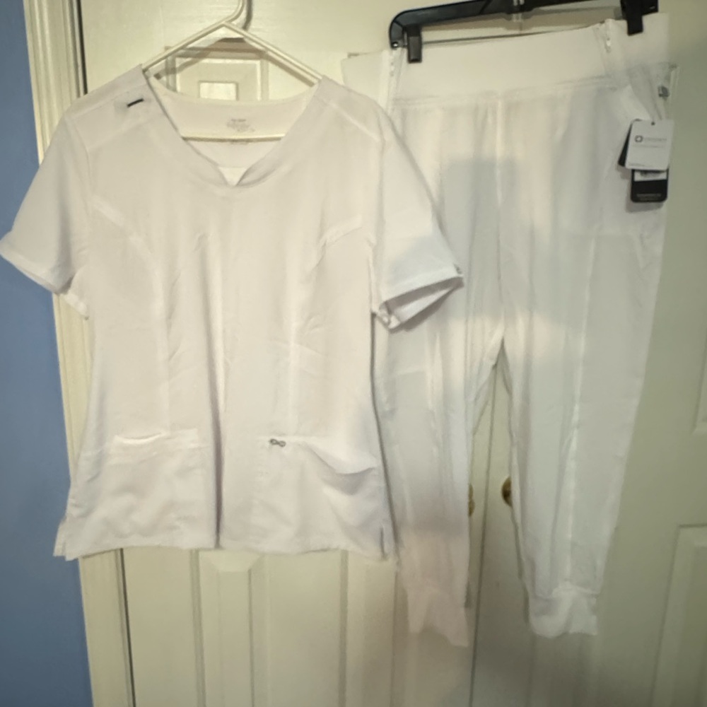 Cherokee White Scrub Set